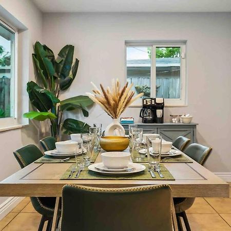 Private Oasis With Pool Near Beaches, Dining & Las Olas Форт-Лодердейл Экстерьер фото