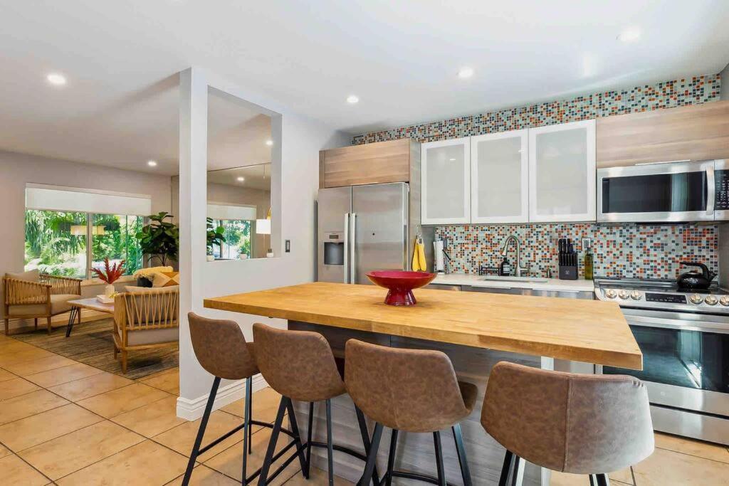 Private Oasis With Pool Near Beaches, Dining & Las Olas Форт-Лодердейл Экстерьер фото