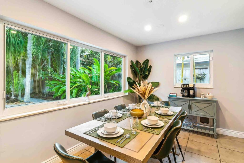 Private Oasis With Pool Near Beaches, Dining & Las Olas Форт-Лодердейл Экстерьер фото