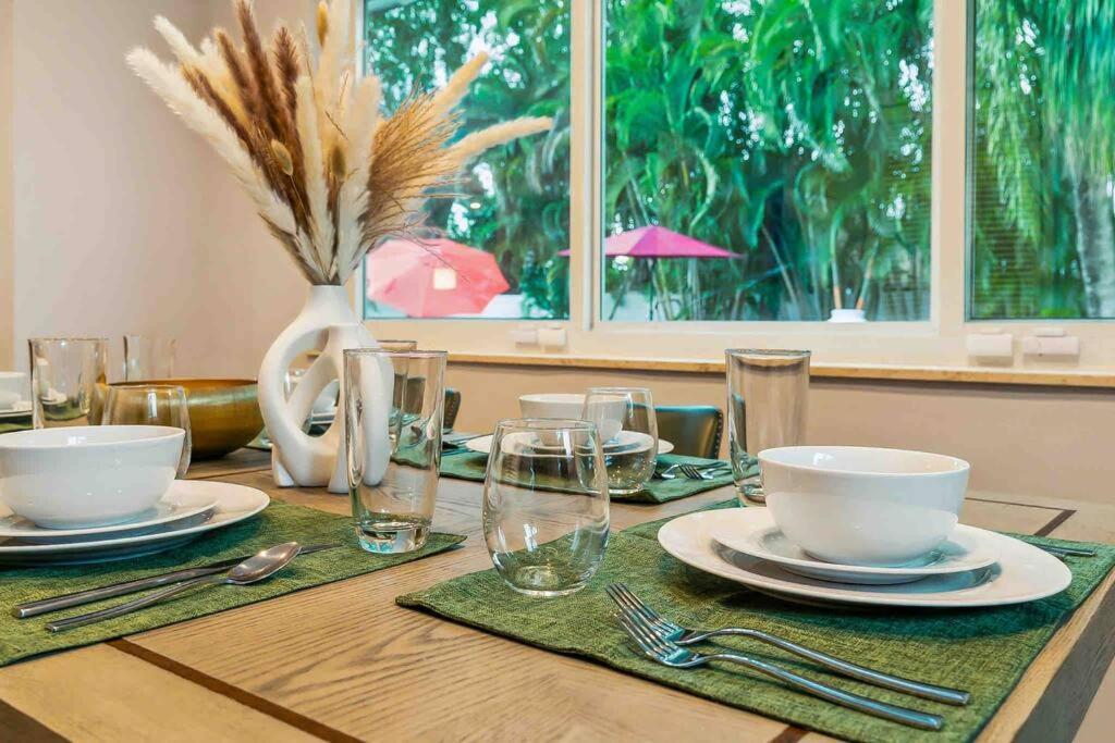 Private Oasis With Pool Near Beaches, Dining & Las Olas Форт-Лодердейл Экстерьер фото